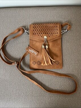 Wow! Se OSTO crossbody bag. $15